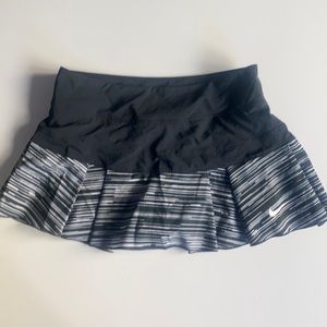 Nike black and white skirt